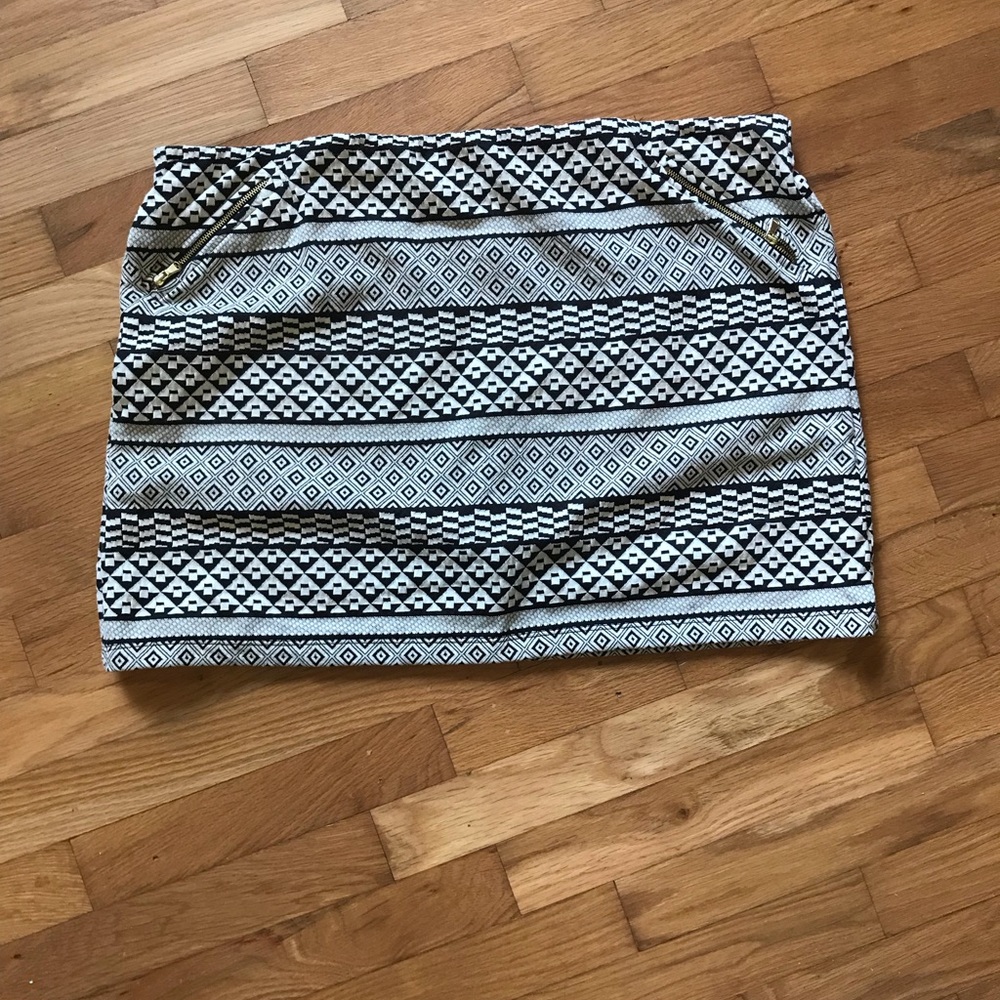 APT. 9 XL Black Cream Mini Tribal Skirt